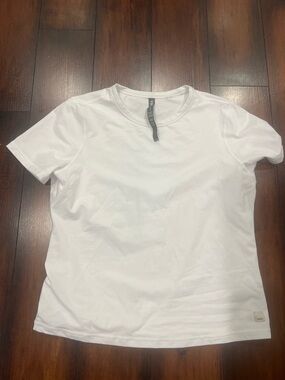 Vuori White Short Sleeve Crew Tee